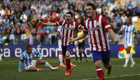 Fotbalisté Atlétika Madrid v ele s Davidem Villou (uprosted) slaví dalí výhru.