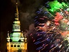 Světelná pyrotechnická show nad Prahou představila témata například květin,...
