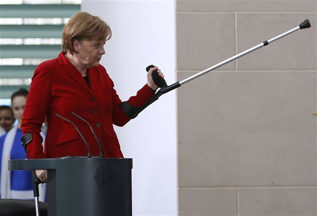 Merkelová upadla na běžkách, nalomila si pánev a ruší program | Svět |  Lidovky.cz