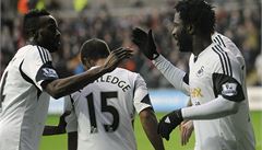 Bony Wilfried pi oslavném gestu.