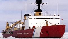 Americký ledoborec vyplul na pomoc dvěma lodím uvězněným v ledu 