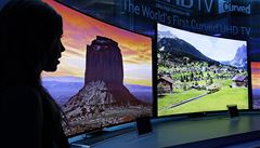 První zak�ivená UHD televize od Samsungu.
