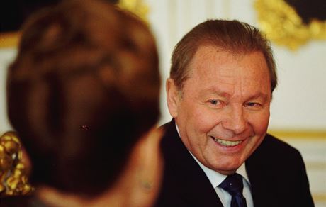 Schuster, který zastával úad slovenského prezidenta v letech 1999 a 2004, je velkým fanoukem letectví a ped dvma desetiletími stál u zrodu koického muzea.