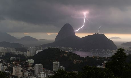 Sochu Krista v Riu de Janeiro pokodila boue 