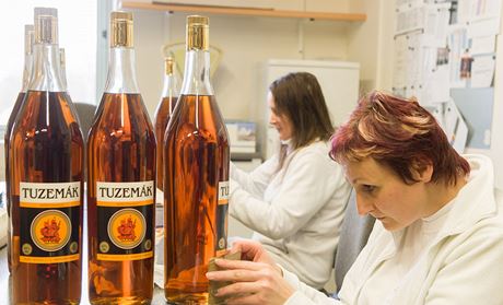 Ptka eského lihovarnického trhu vydlala loni zhruba deset milion korun a byznysu má jet pomoci export vína do Ruska. 
