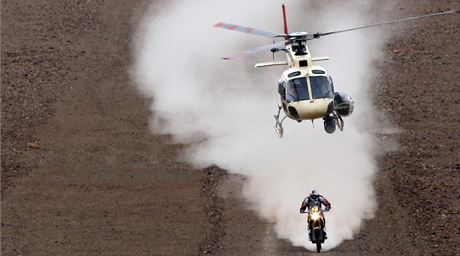 panlský motocyklista Marc Coma bhem 12. etapy Rallye Dakar