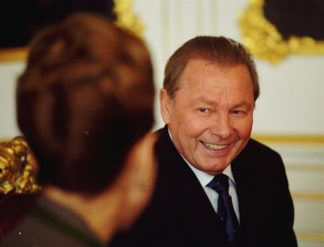 Schuster, který zastával úad slovenského prezidenta v letech 1999 a 2004, je velkým fanoukem letectví a ped dvma desetiletími stál u zrodu koického muzea.