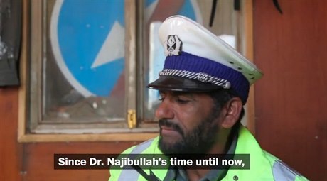 Kábulský dopravní policista Abdul Sabúr ve videu natoeném reportérem listu The...