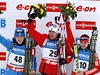 Emil Hegle Svendsen (uprosted) slaví vítzství ve vytrvalostním závod v Ruhpoldingu. 