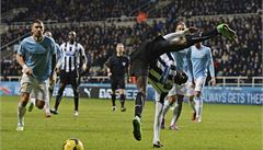 Papiss Cisse z Newcastlu a jeho akrobatický kousek.