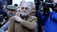 Dave Lee Travis v oble�ení noviná��.