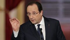 Francouzský prezident François Hollande hovoí k novinám na tiskové konferenci v Paíi.
