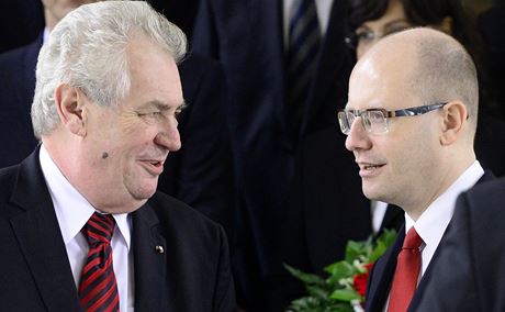 Prezident Milo Zeman s premiérem Bohuslavem Sobotkou na jmenování vlády.