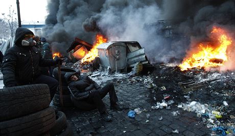 Vyostená situace v Kyjev. Ukrajinský premiér oznail demonstrace za pokus o pevrat.