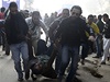 Pi násilnostech bhem demonstrací v Egypt zemelo za posledních 24 hodin nejmén 49 lidí. 