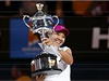 ínská tenistka Li Na s trofejí.