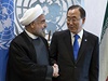 Íránský prezident Hasan Rúhání (vlevo) s generálním tajemníkem OSN Pan Ki-munem