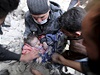 Bomby si obti nevybírají. Mrtvá holika v ulicích Aleppa.
