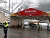 Policista ped kontrolním stanovitm u olympijského lyaského areálu Krasnaja Poljana.