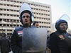 Egypttí policisté na míst bombového útoku.