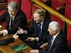 Ukrajintí exprezidenti na mimoádném jednání parlamentu: zleva Viktor Juenko, Leonid Kravuk a Leonid Kuma.