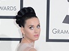 Katy Perry ve stylových atech s motivy hudebních not
