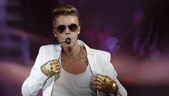 Bieber obvinn z vandalstv: za hzen vajec na sousedv dm