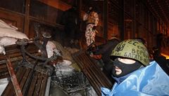 Sklony k násilnostem po m�sících demonstrací a st�et� stále nar�stají.