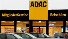 Od autoklubu ADAC se kvli skandlu distancuj automobilky