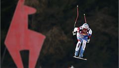 Letím! Défago p�i skoku.