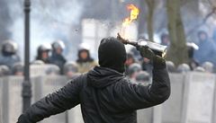 'Vyerpan demonstranti se radikalizuj, napt v Kyjev se d krjet'