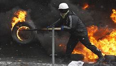 Ohe� v ulicích Kyjeva. St�ety mezi radikálními demonstranty a policií eskalují.