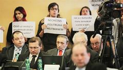 Protest proti Václavu �lajsovi v �ele plze�ského hejtmanství. 
