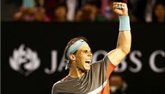Nadal slaví triumf nad Federerem.