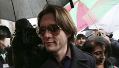 Raffaele Sollecito p�ichází k soudu.