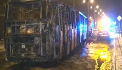 V Praze shořel autobus MHD, cestující stačili vystoupit