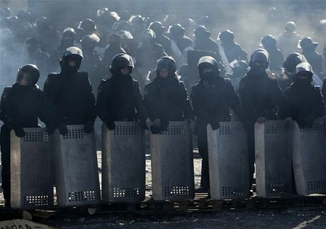 Bezpenostní jednotky v Kyjev v pohotovosti.