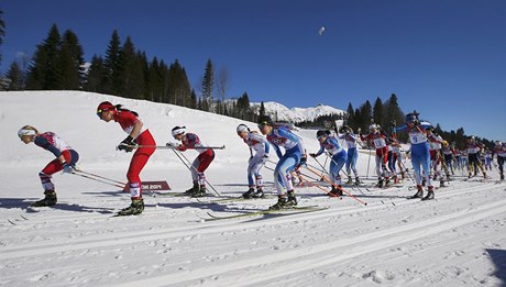 Ženský skiatlon na 15 kilometrů.