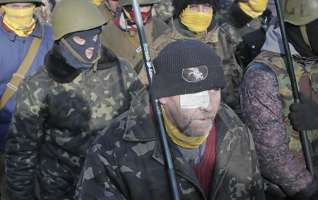 Demonstranti v ulicích Kyjeva.