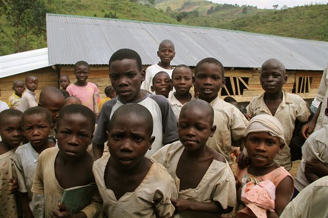 O místí �kolu se stará organizace �lov�k v tísni. Jakmile se k nim dostaneme,...