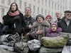 Zpv hymny na barikádách v Kyjev. Úady varují ped teroristickými útoky