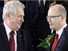 Prezident Milo Zeman (vlevo) jmenoval 29. ledna na Praskm hrad leny nov vldy premira Bohuslava Sobotky (vpravo). 