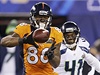 Demaryius Thomas pebírá pas od spoluhráe.