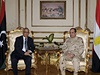 Generl Abdal Fath Ss (vpravo) s libyjskm premirem Al Zajdnem.