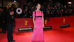 Lea Seydoux pózuje na erveném koberci na slavnostním zahájení 64. roníku mezinárodního filmového festivalu v Berlíne64