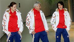 Karolína Erbanová (vlevo), trenér Petr Novák a Martina Sáblíková