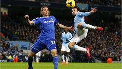 A prásk! David Silva a jeho akrobacie.