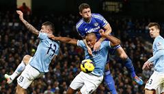 Gary Cahill naskoil na Vincenta Kompanyho.