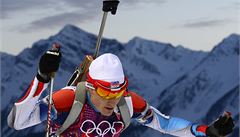 eský závodník Ondej Moravec pod vrcholky hor.