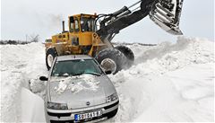 Extrémní počasí. Srbsko ochromila sněhová bouře, řidiče zachraňoval i Djoković